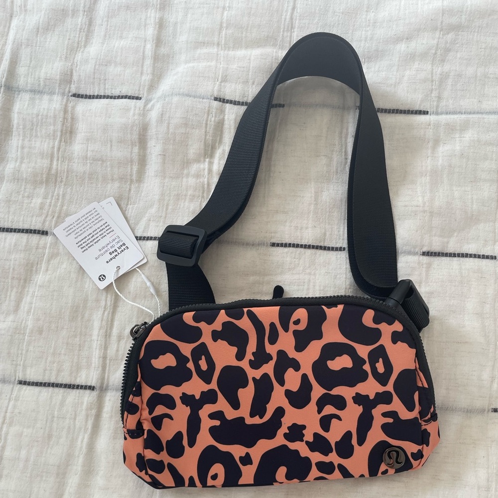 Lululemon everywhere belt bag